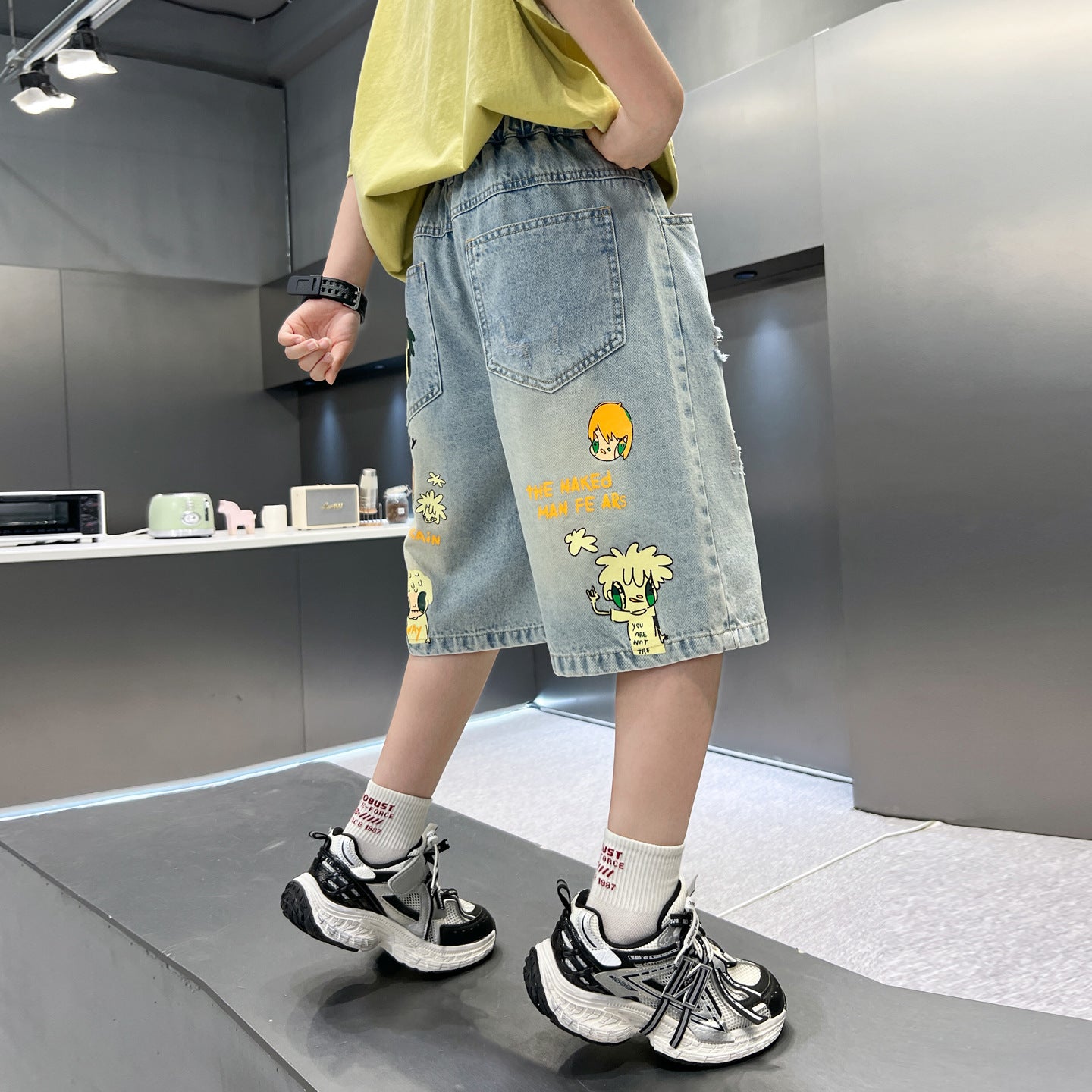 Casual Cool Cartoon Denim Shorts for Boys Lightweight Mid-Length Pants Trendy Kids